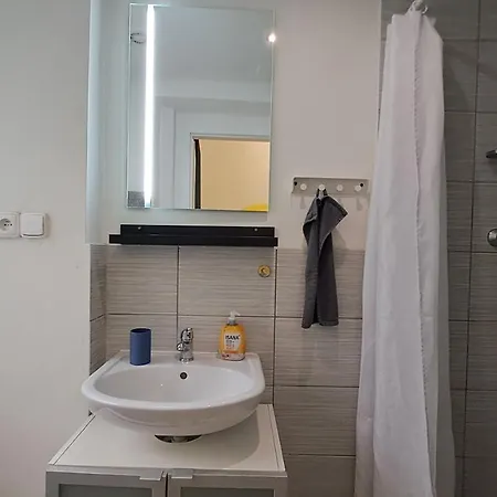 Spacious, Light In Vinohrady Apartament *