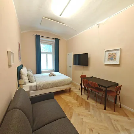 Spacious, Light In Vinohrady Διαμέρισμα Πράγα