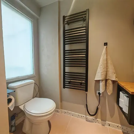 아파트 Spacious, Light In Vinohrady