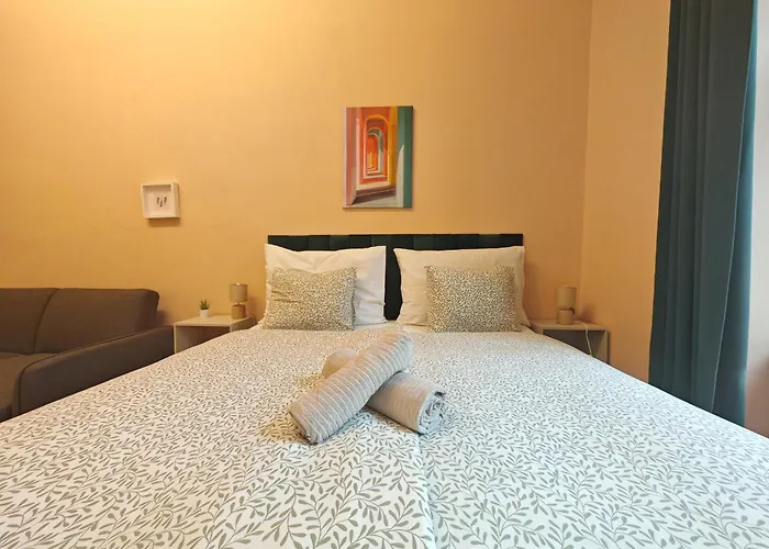 아파트 Spacious, Light In Vinohrady *