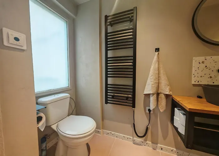 아파트 Spacious, Light In Vinohrady